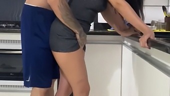 Fucking My Wife In The Kitchen While She Cleans - Onlyhenaphscep